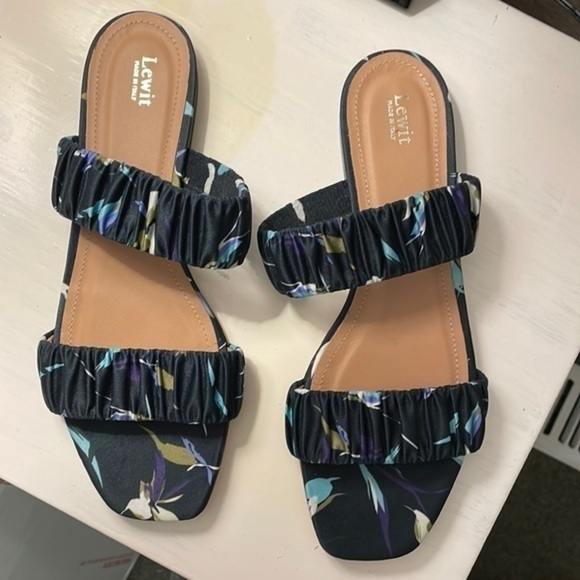 💥NWT Lewit sandals made in Italy - Picture 2 of 4
